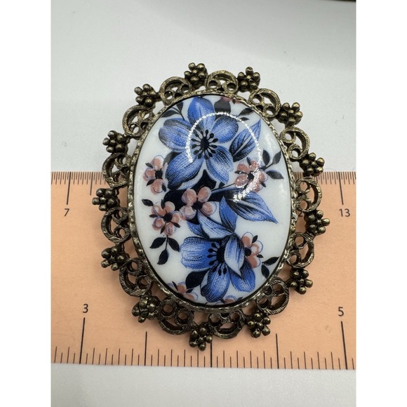 Vintage Blue And Pink Flower Brooch With Decorative Border - Picture 4 of 9